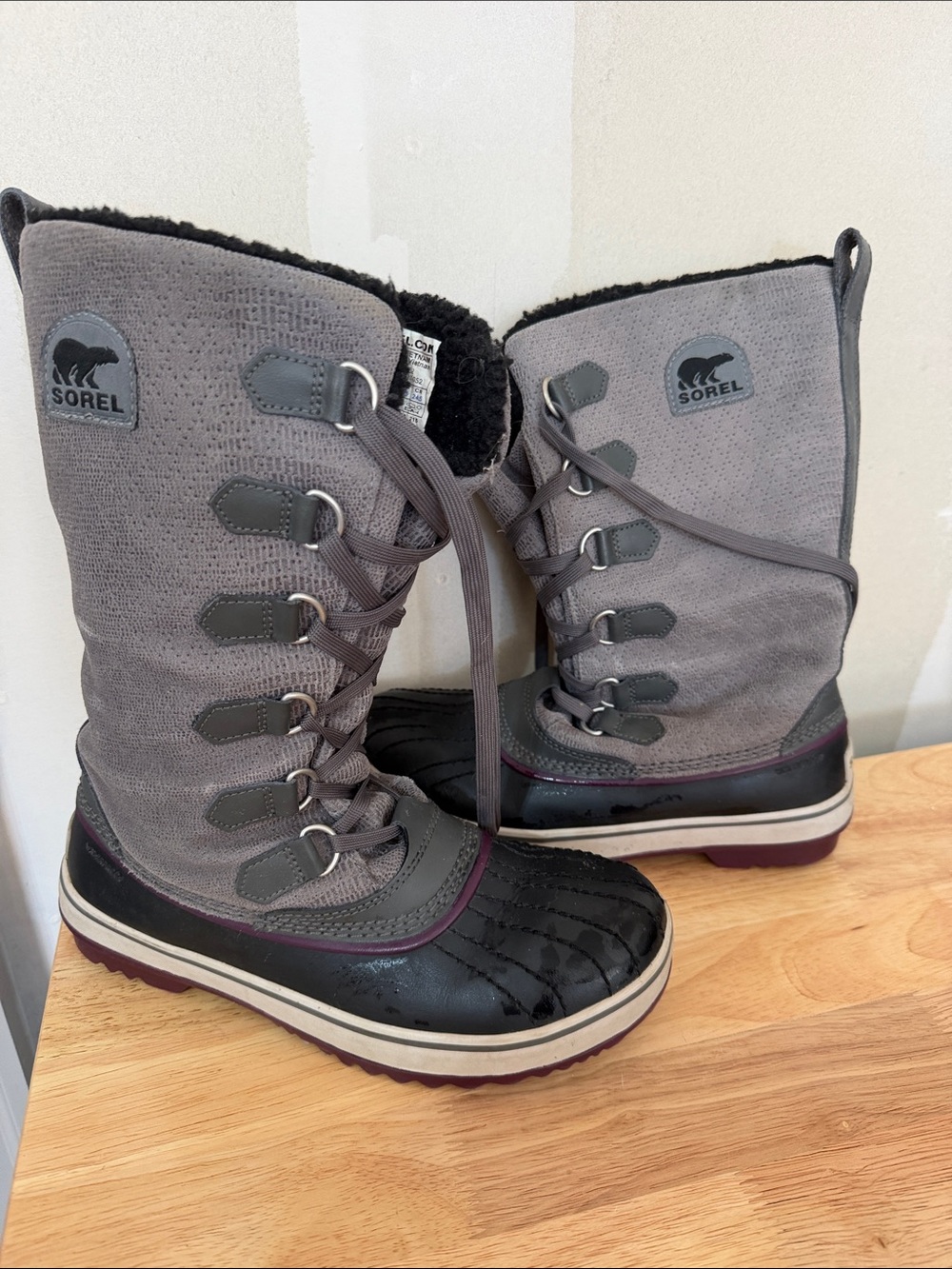 Sorel Women's Gray  Lace-Up Boots with Purple Accent